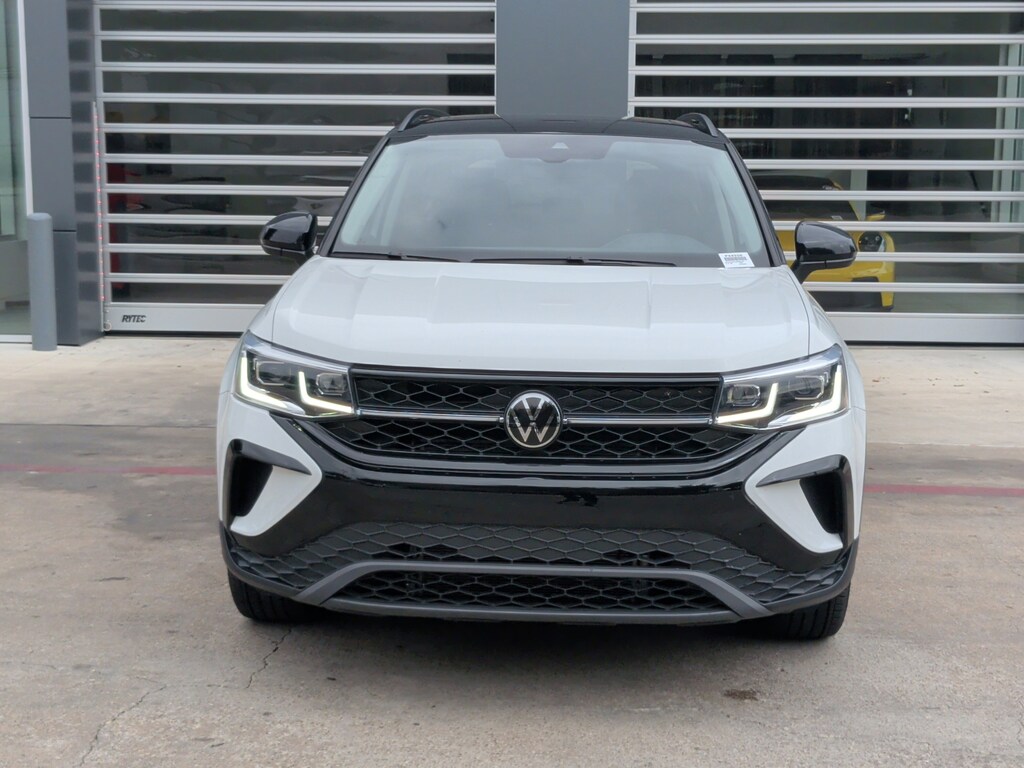 Used 2024 Volkswagen Taos SE Black SUV