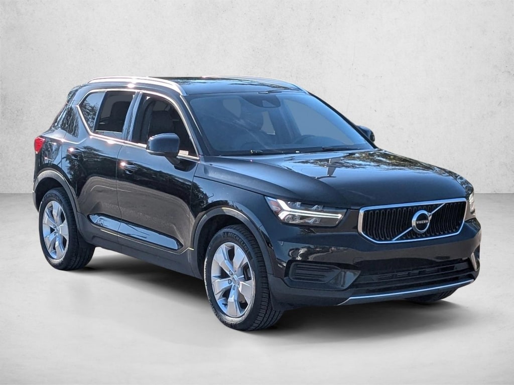 Used 2020 Volvo XC40 Momentum Sport Utility