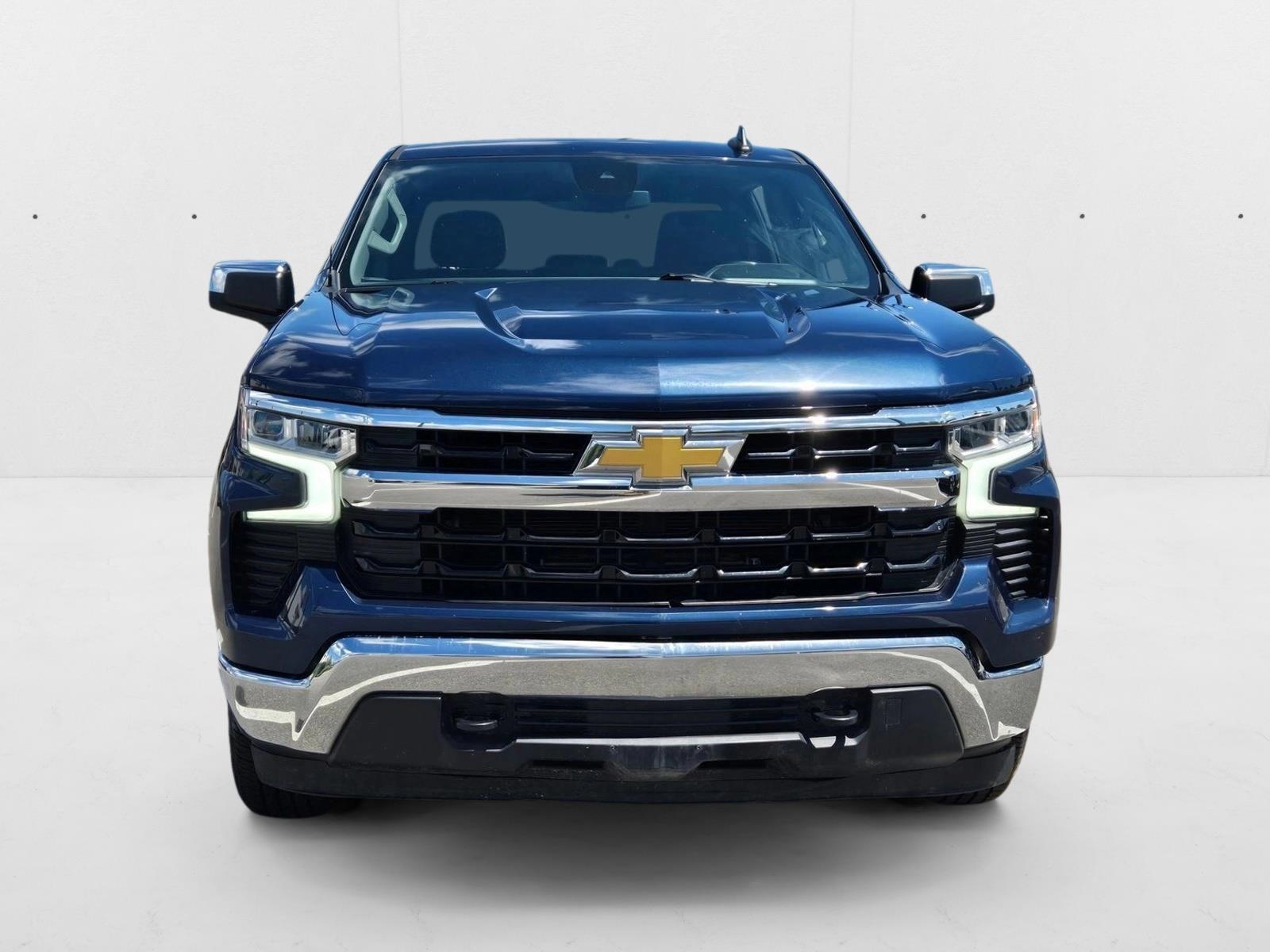 2022 Chevrolet Silverado 1500 LT photo 2