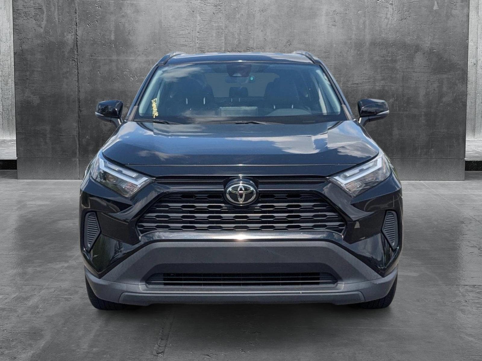 Used 2022 Toyota RAV4 XLE with VIN 2T3W1RFV1NW193616 for sale in Orlando, FL