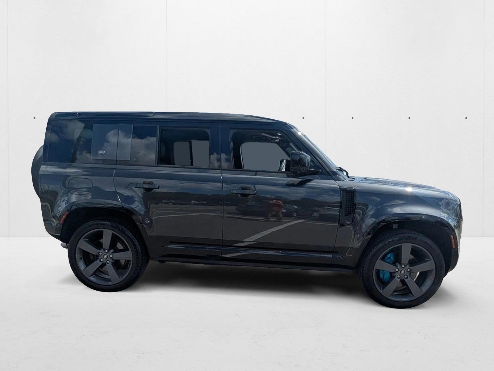 2022 Land Rover Defender V8 photo 4