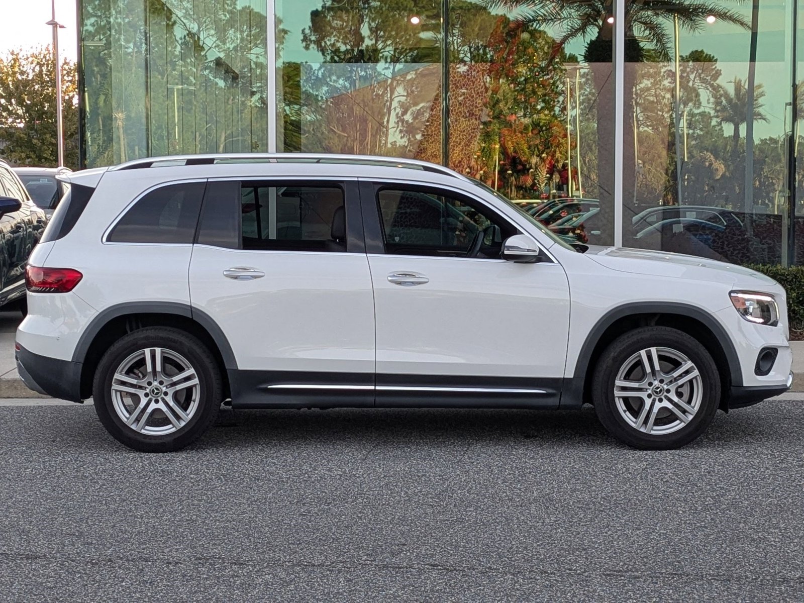 2023 Mercedes Benz GLB 250 photo 4