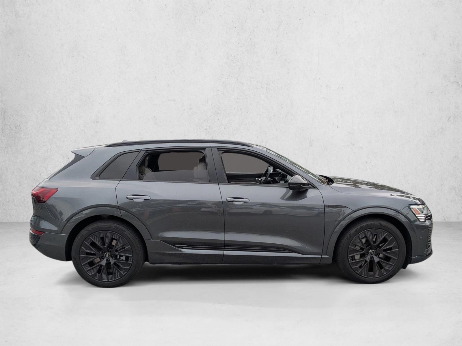 2024 Audi Q8 E-tron Prestige photo 4