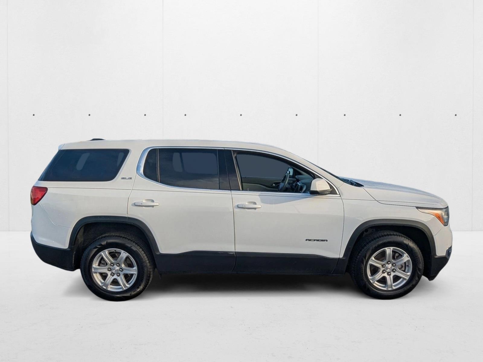 2017 Gmc Acadia SLE photo 4