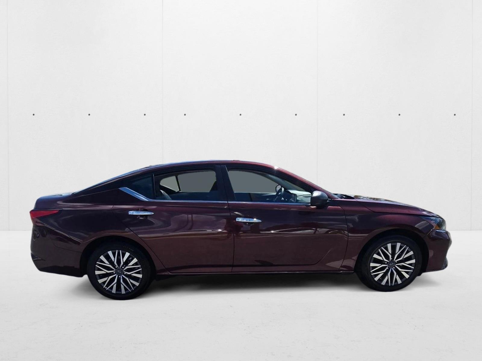 2024 Nissan Altima 2.5 SV photo 4