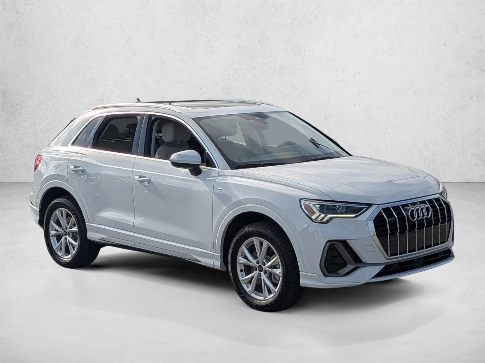 2024 Audi Q3 S line Premium Plus photo 3