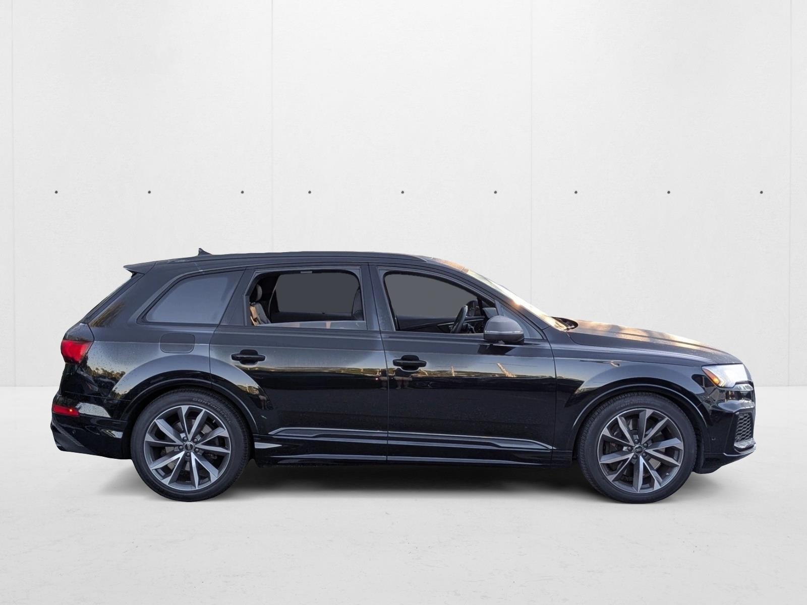 2023 Audi SQ7 Prestige photo 2