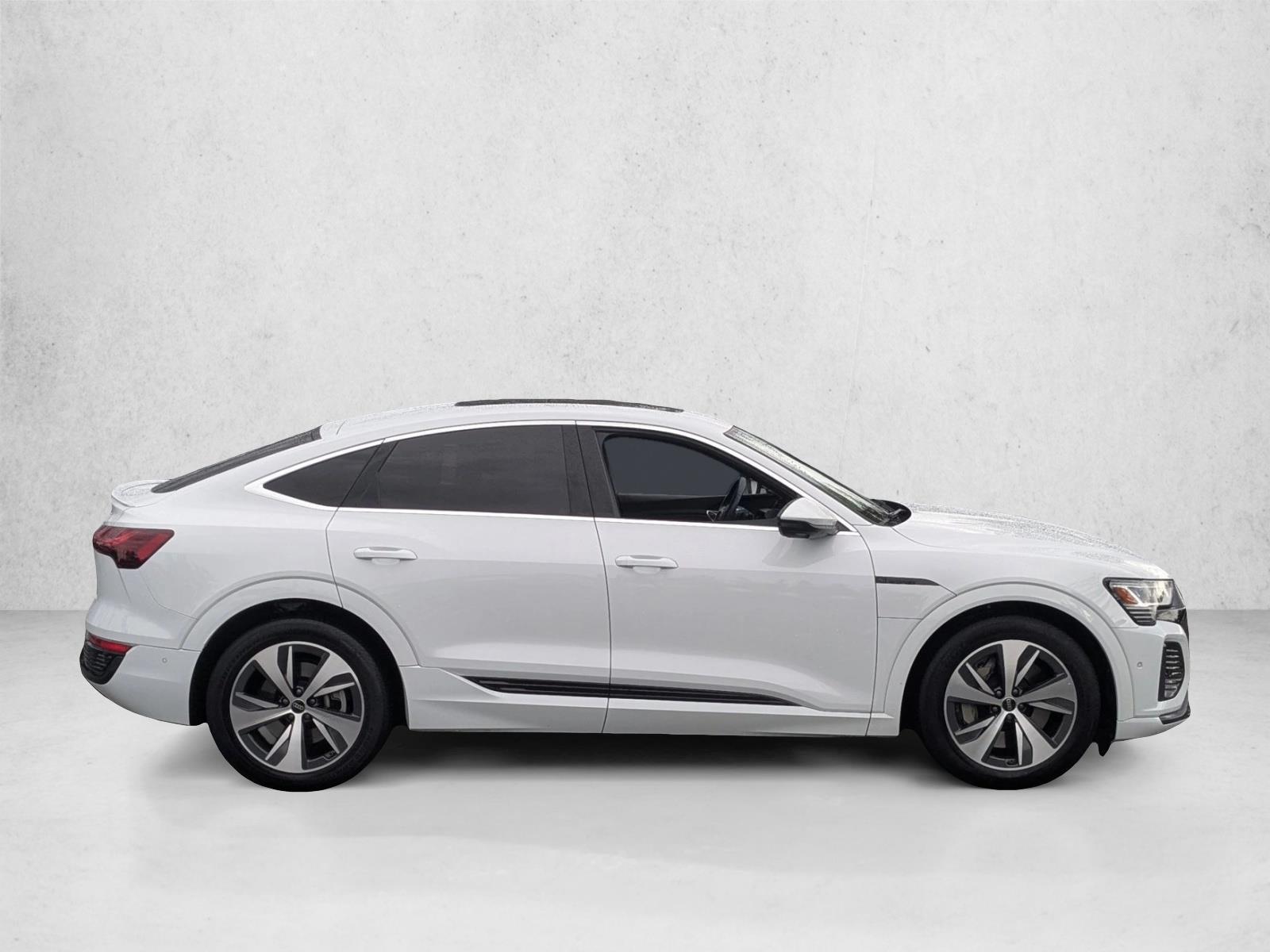 2024 Audi Q8 E-tron line Premium Plus photo 4