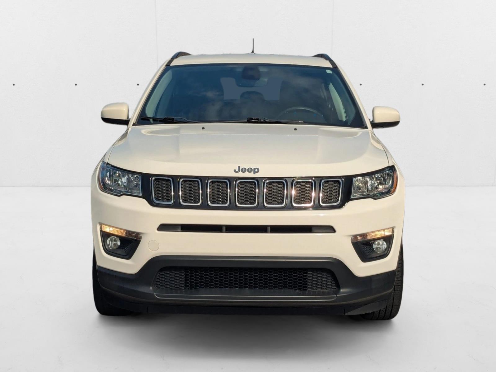 2018 Jeep Compass Latitude photo 2