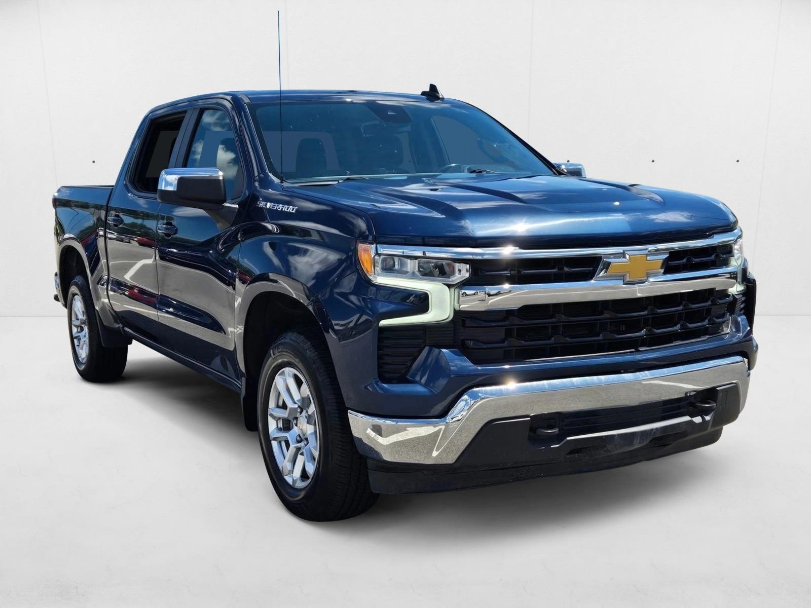 2022 Chevrolet Silverado 1500 LT photo 3