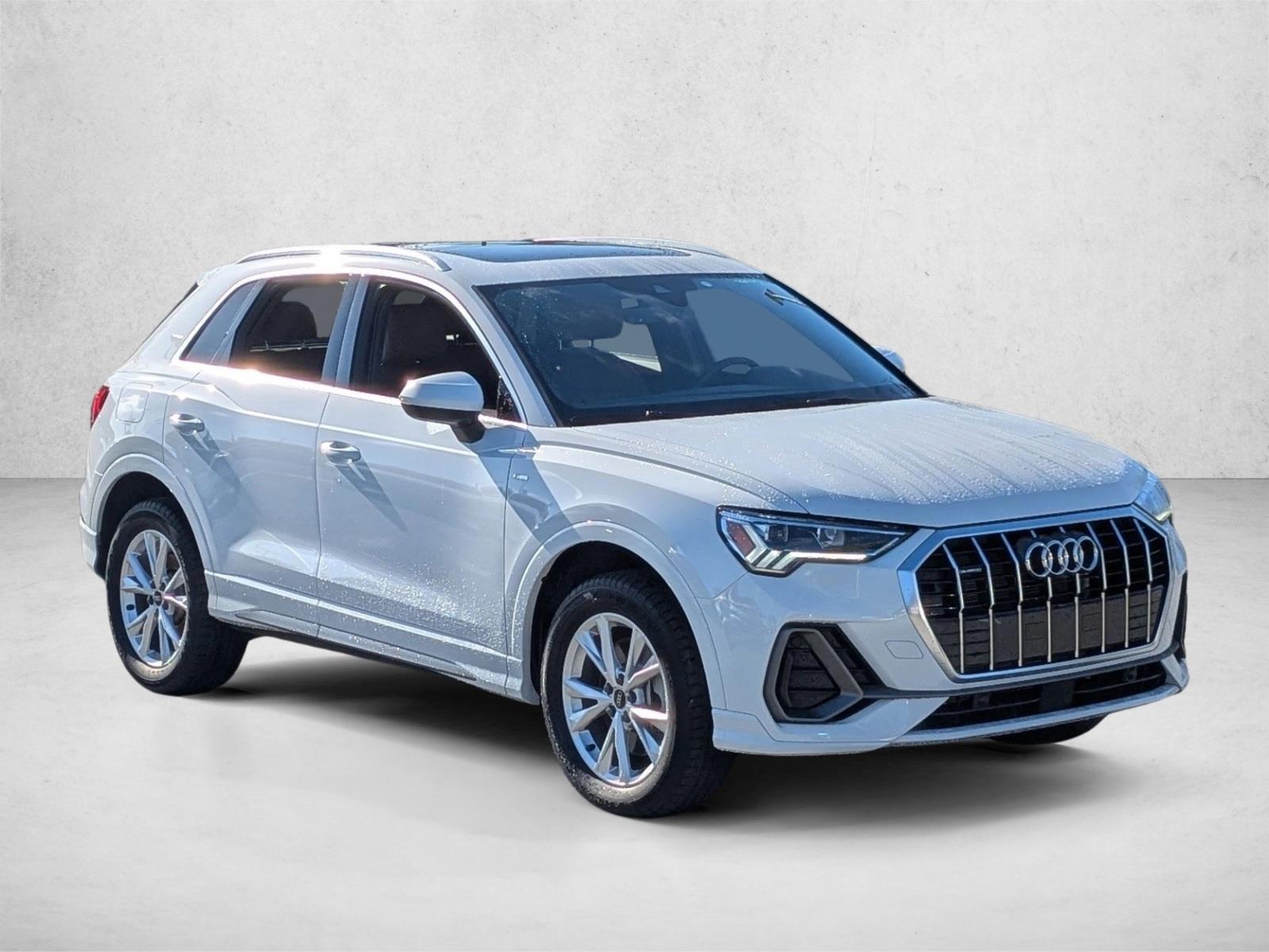 2024 Audi Q3 S line Premium Plus photo 3