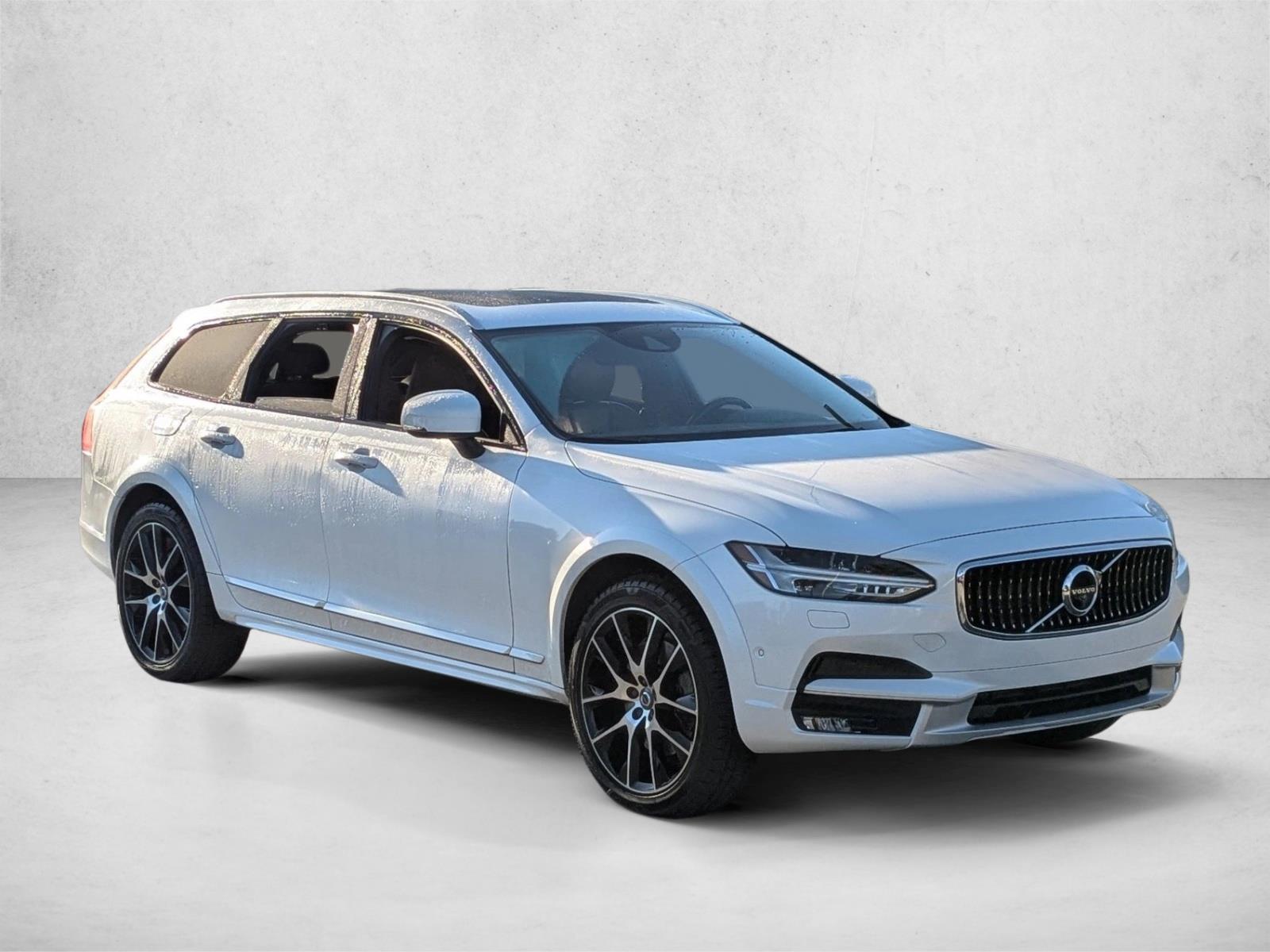 2018 Volvo V90 Cross Country T6 AWD photo 3