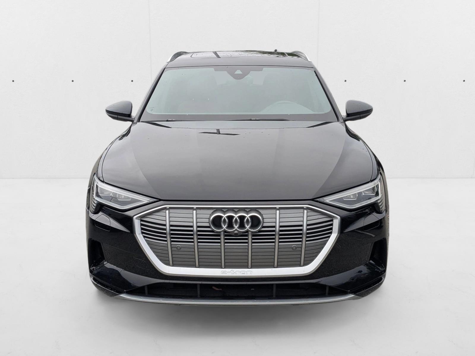 2023 Audi e-tron Premium Plus photo 2