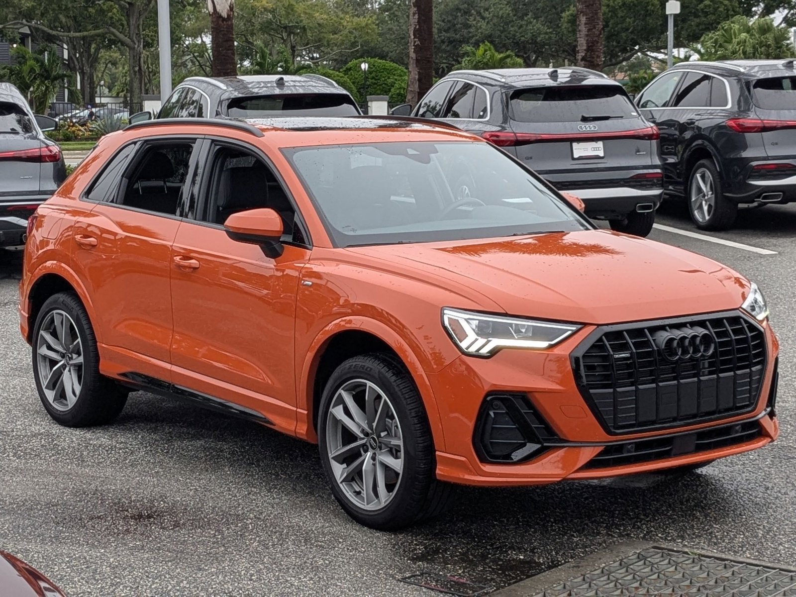 2024 Audi Q3 S line Premium photo 3