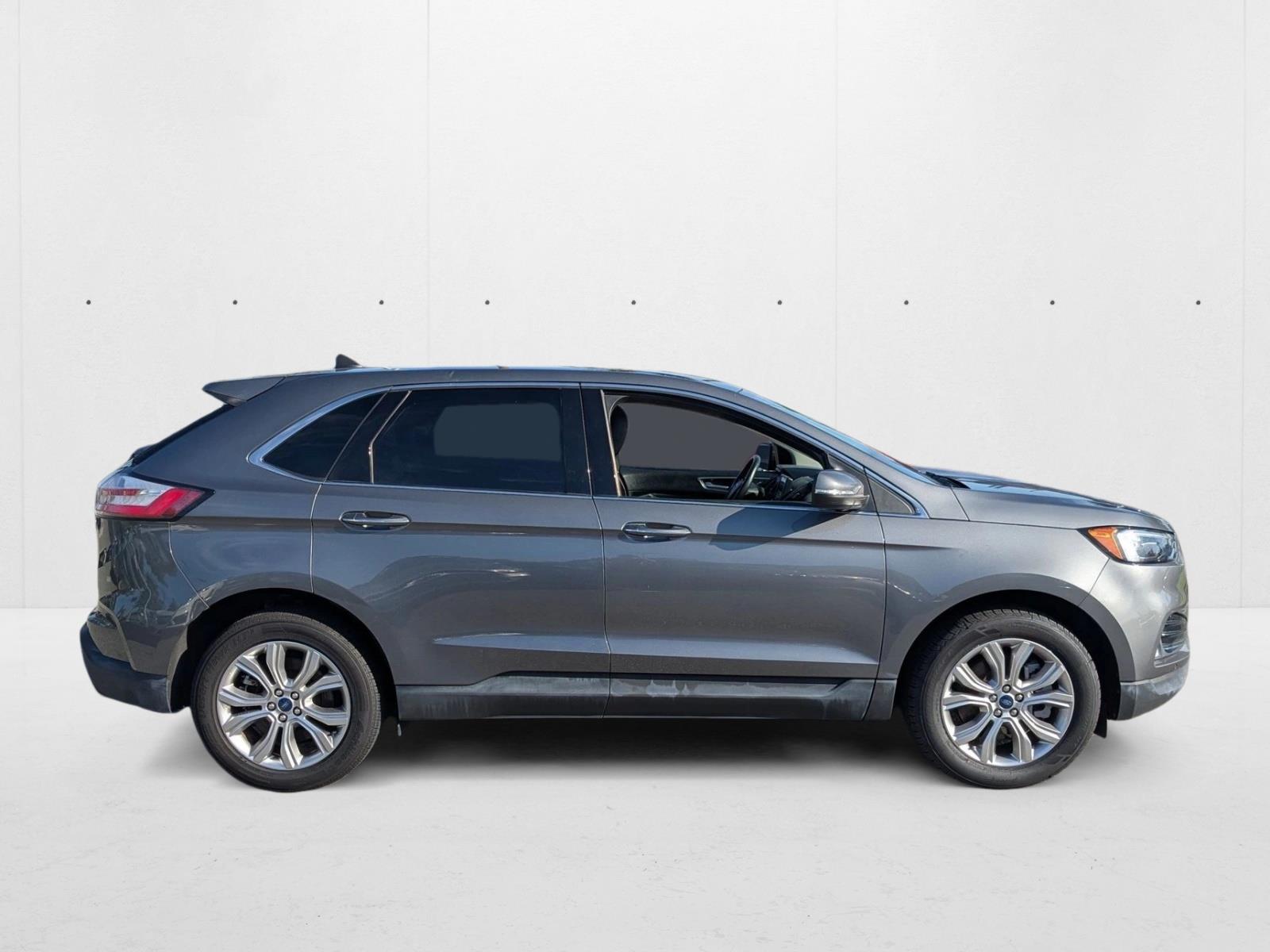 2022 Ford Edge Titanium Sport photo 2