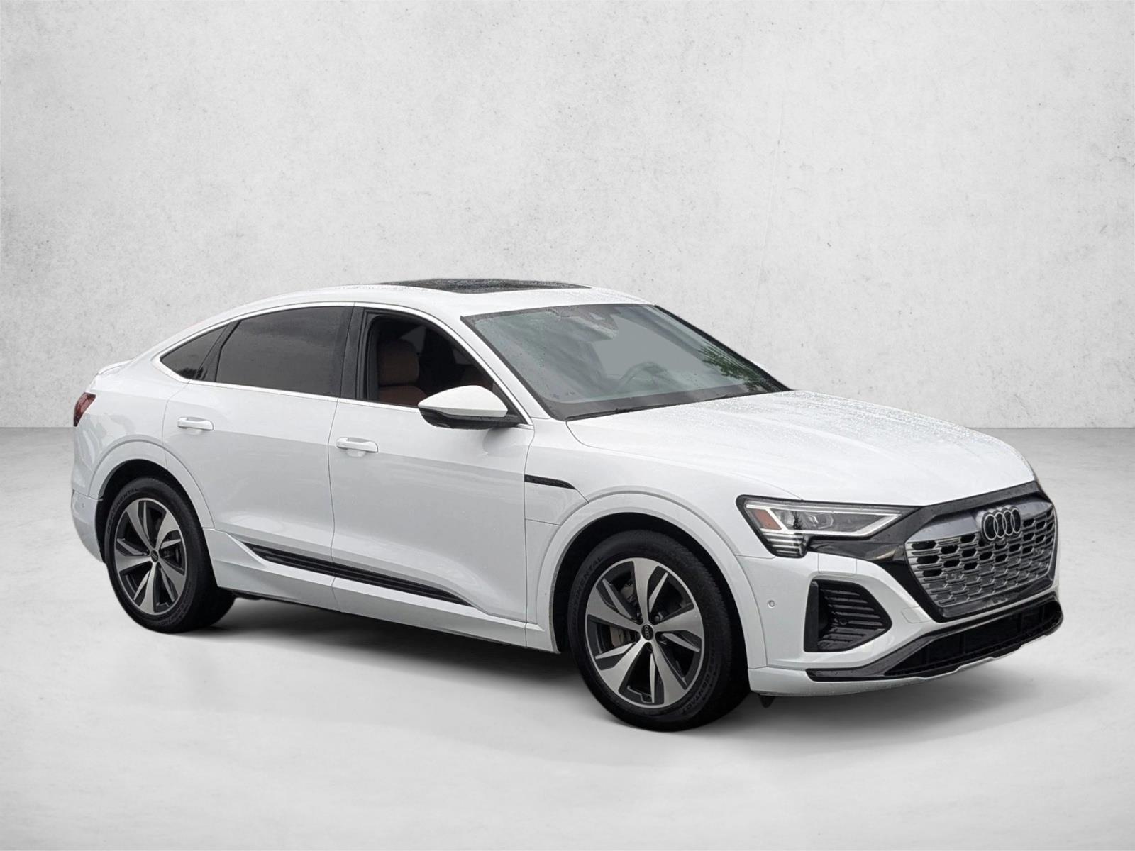 2024 Audi Q8 E-tron line Premium Plus photo 3