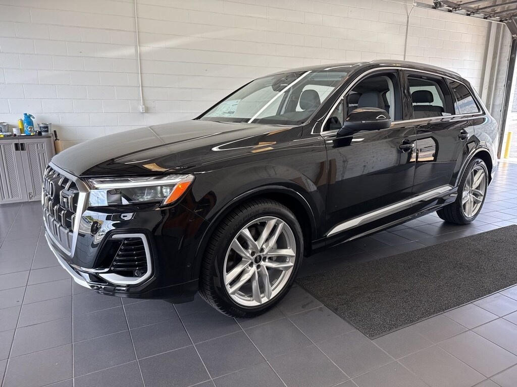 New 2025 Audi Q7 55 Premium Plus SUV