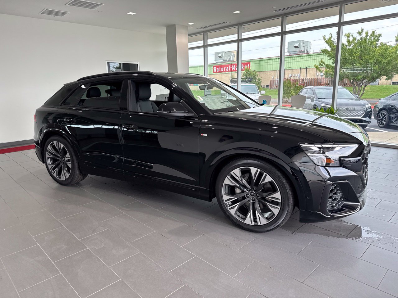  Audi Q8