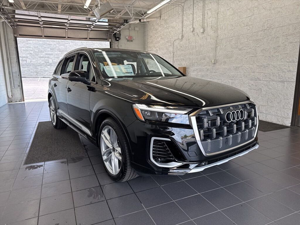 New 2025 Audi Q7 55 Premium Plus SUV