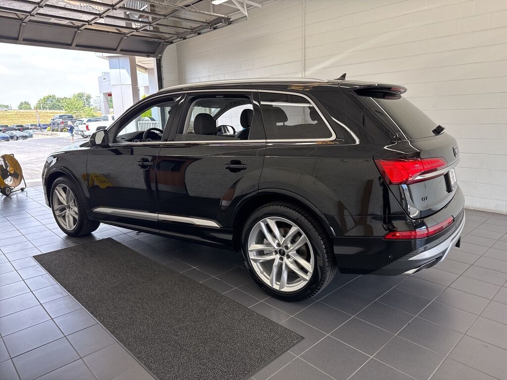 New 2025 Audi Q7 55 Premium Plus SUV