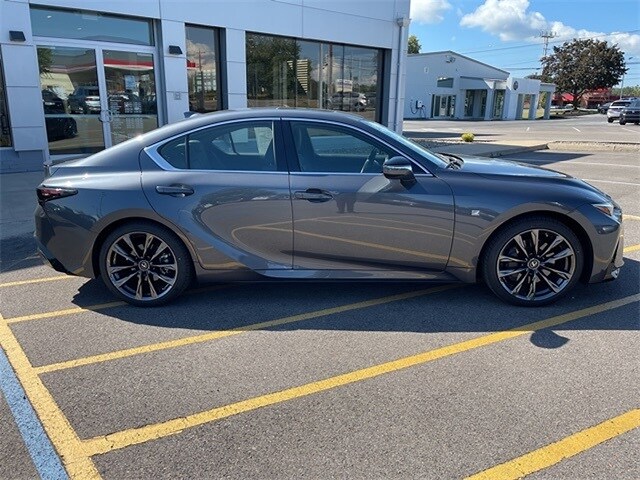 2022 Lexus IS 350 F SPORT photo 2
