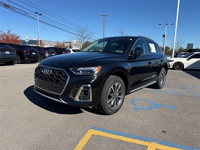 2022 Audi Q5 45 S line Premium Plus photo 2