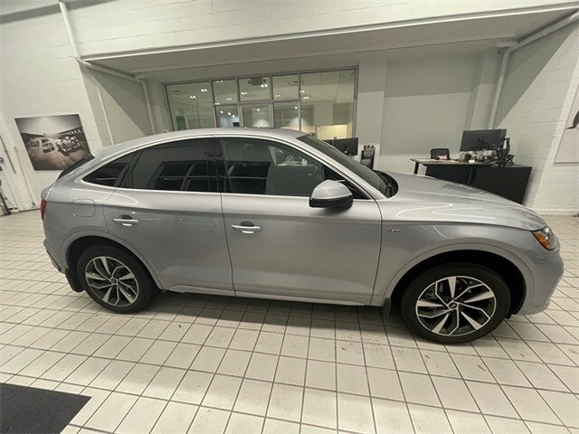 2022 Audi Q5 Sportback 45 S line Premium photo 2