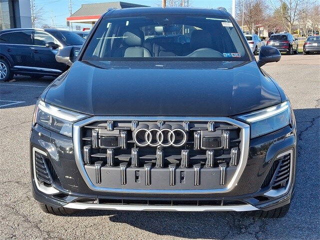 2025 Audi Q7 55 Premium Plus photo 2