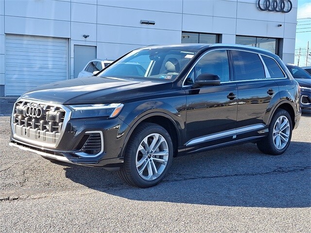 2025 Audi Q7 55 Premium Plus photo 3