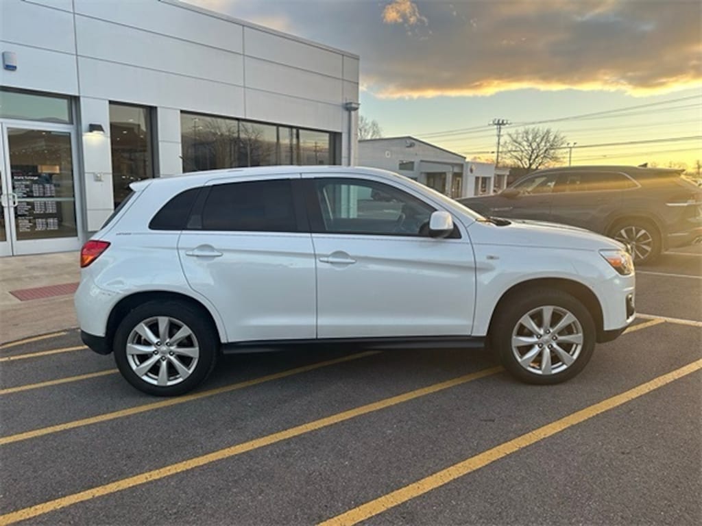 Used 2015 Mitsubishi Outlander Sport ES SUV