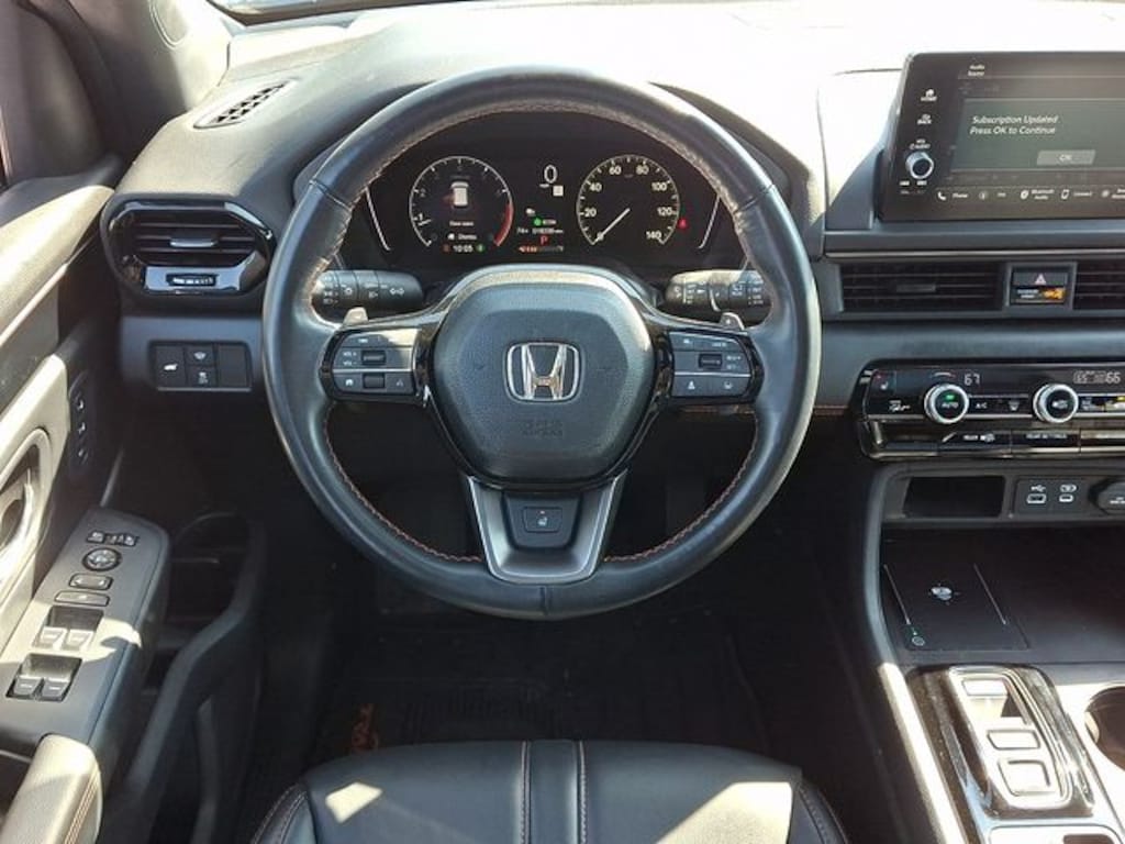 Used 2025 Honda Pilot TrailSport SUV