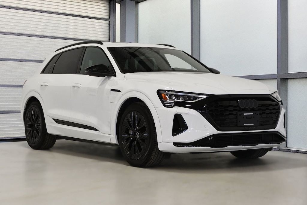 Certified 2024 Audi  Premium / Black Optics / Massages / B&O / 1.99 VUS