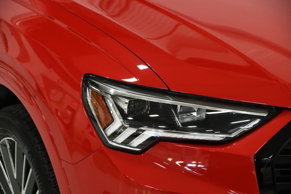 Certified 2023 Audi  Komfort / Black Optics / Toit Pano / Carplay / Aud VUS