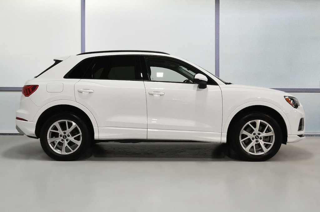 Used 2024 Audi  Komfort 40 / Toit Panoramique / Carplay / Quattro/ VUS