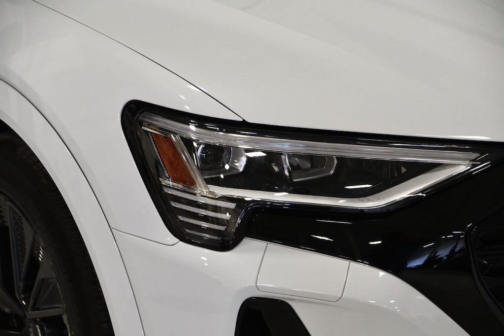 Certified 2024 Audi  Premium / Black Optics / Massages / B&O / 1.99 VUS