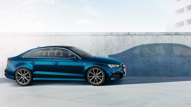 vue latérale de l'Audi A3 berline 2020 bleu