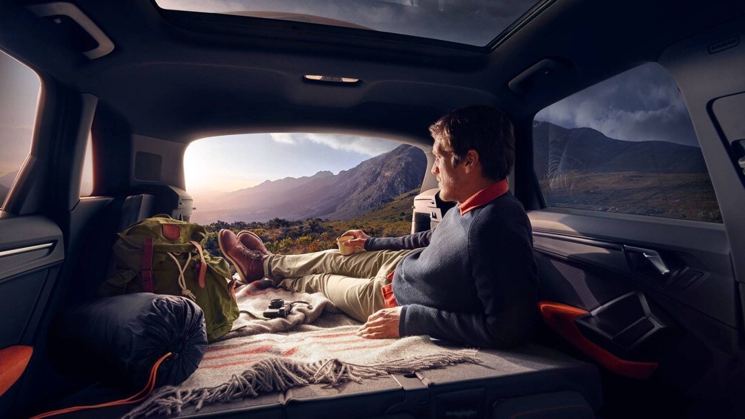 jambes allongées à l'intérieur de l'Audi Q3 2020