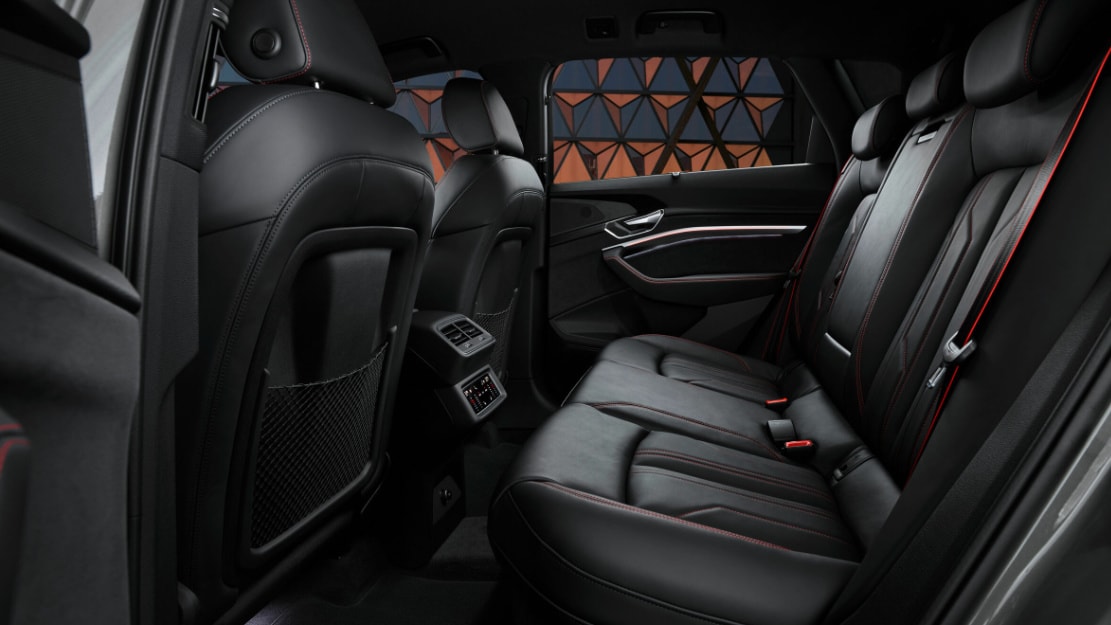 vue de l'habitacle d'une Audi Q8 e-tron 2023