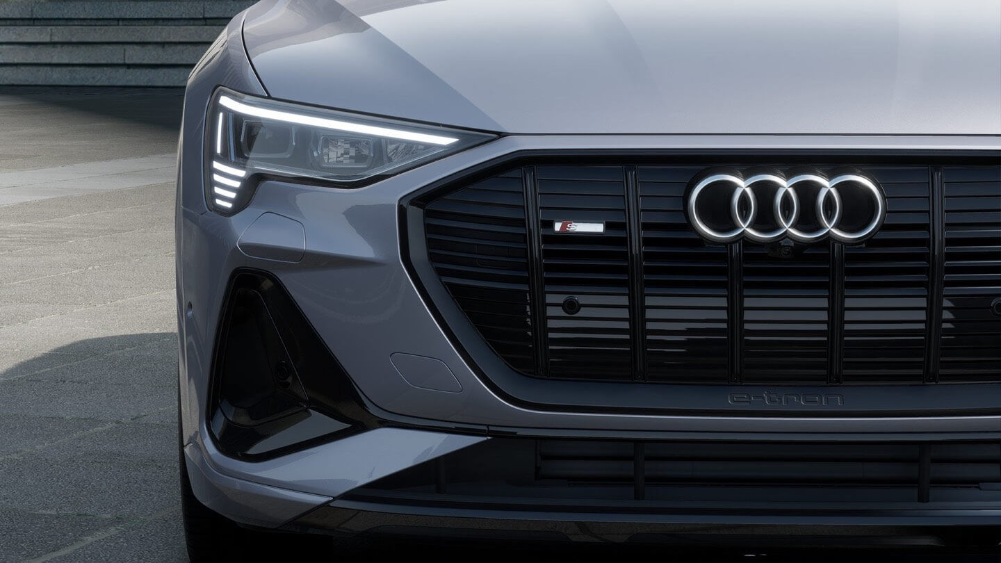 vue rapprochée avant de la callandre du Audi e-tron 2022