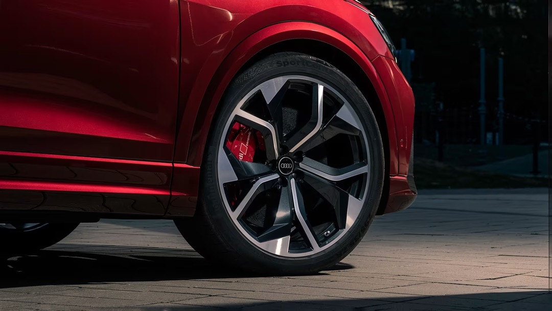 La roue du Audi RS Q8 2023.