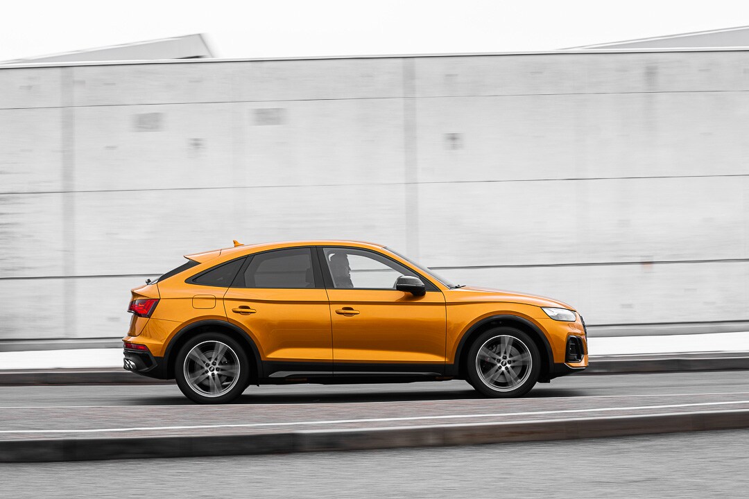 Vue latérale de la Audi SQ5 2022
