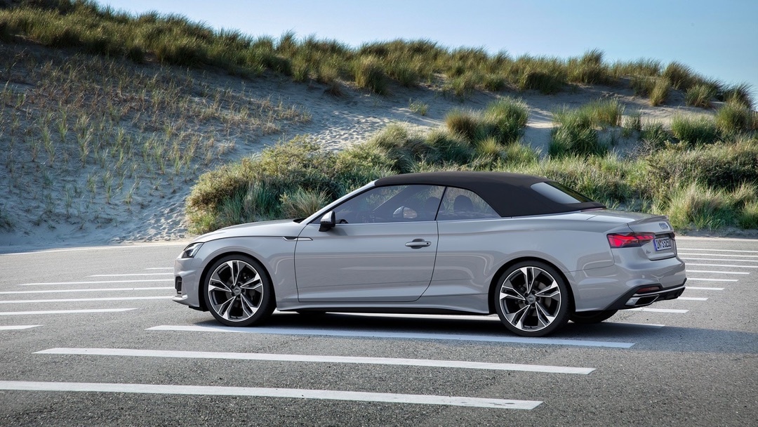 Audi A5 Cabriolet 2020 dans un stationnement