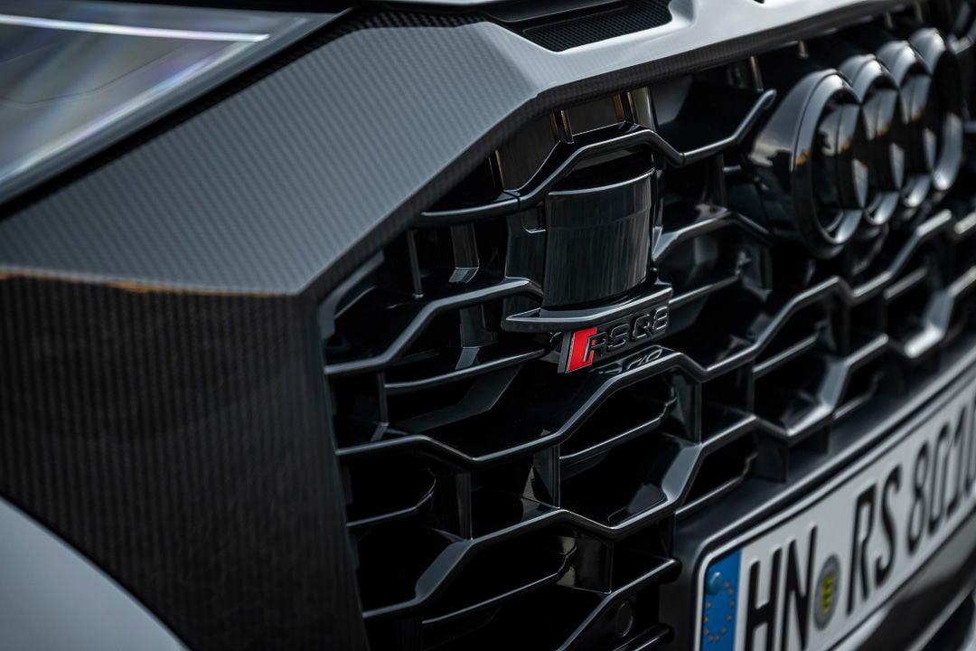 vue rapprochée de la calandre du Audi RS Q8 022