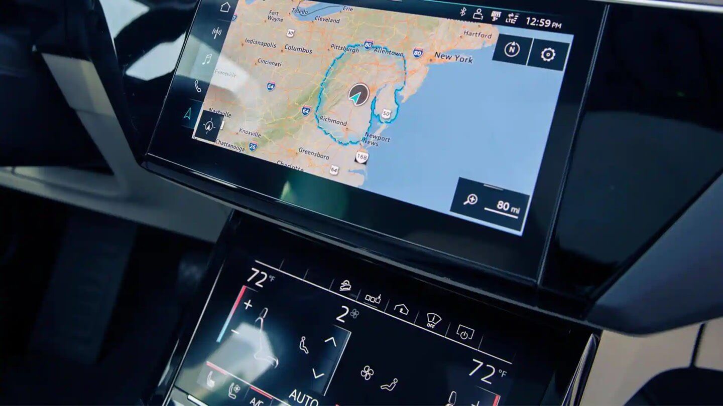 vue de la console centrale et des écrans tactiles à bord des véhicules Audi