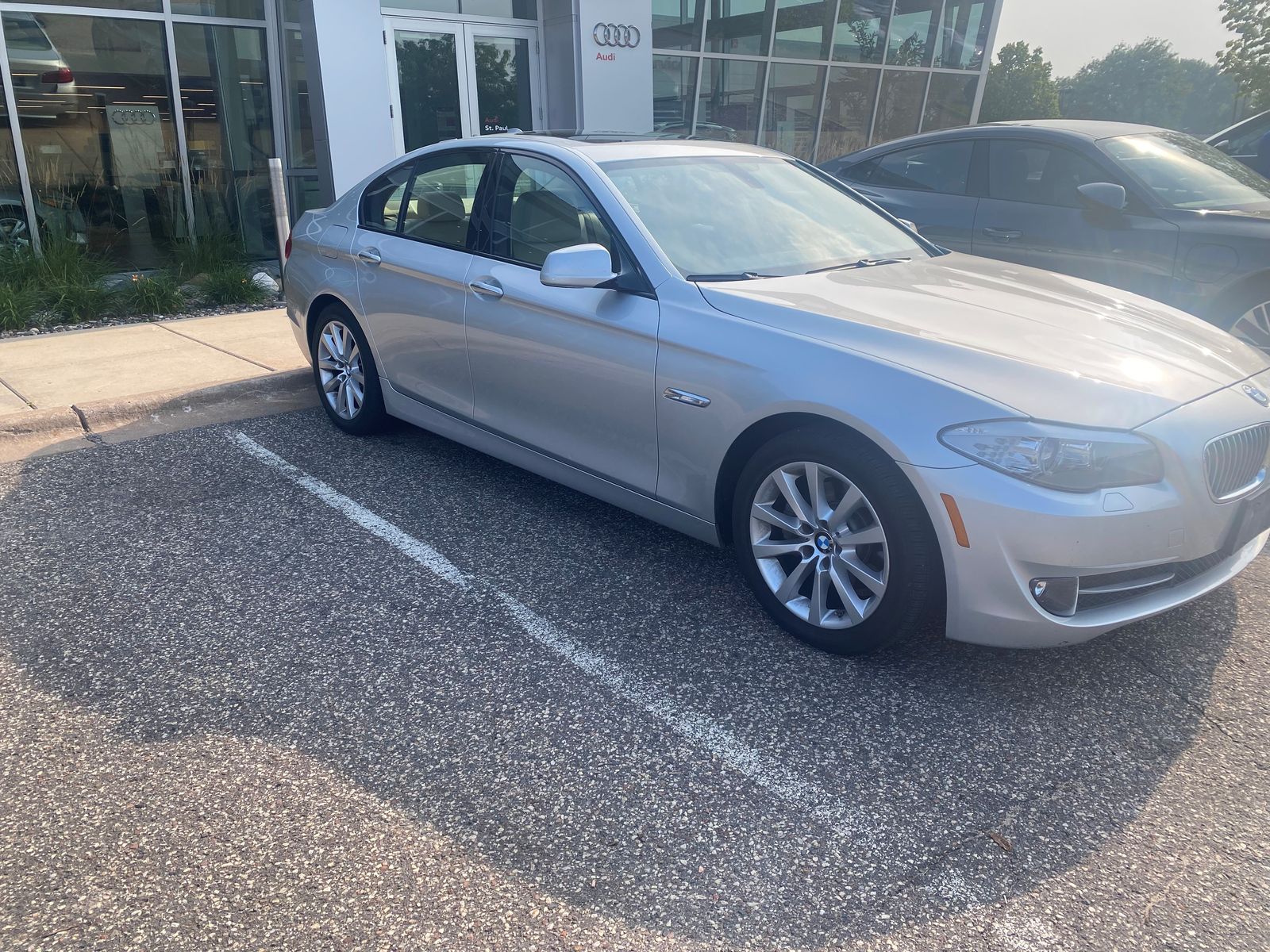 Used 2011 BMW 5 Series 528i with VIN WBAFR1C54BC750268 for sale in Minneapolis, Minnesota