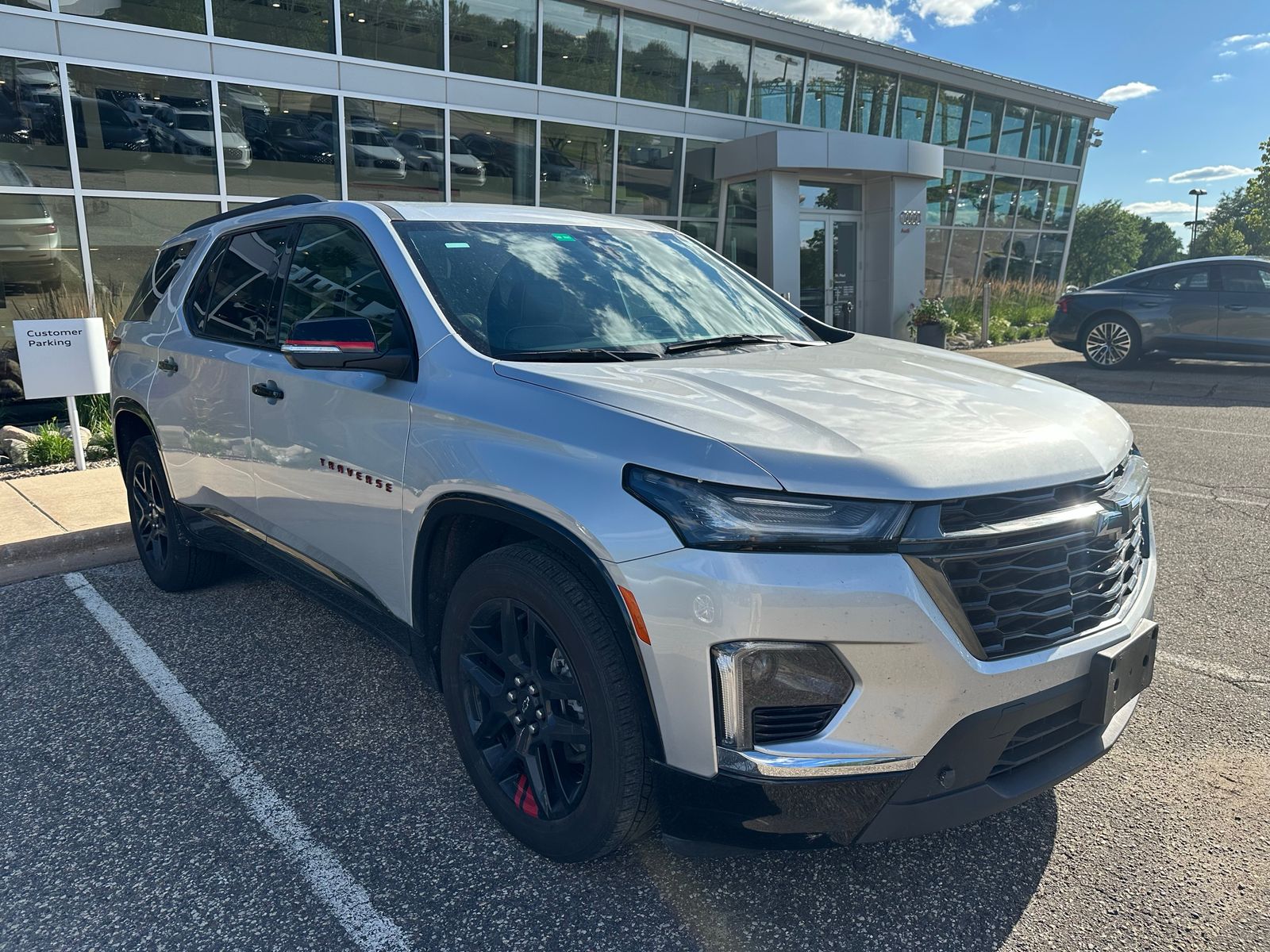 Used 2022 Chevrolet Traverse Premier with VIN 1GNEVKKW3NJ167501 for sale in Minneapolis, Minnesota