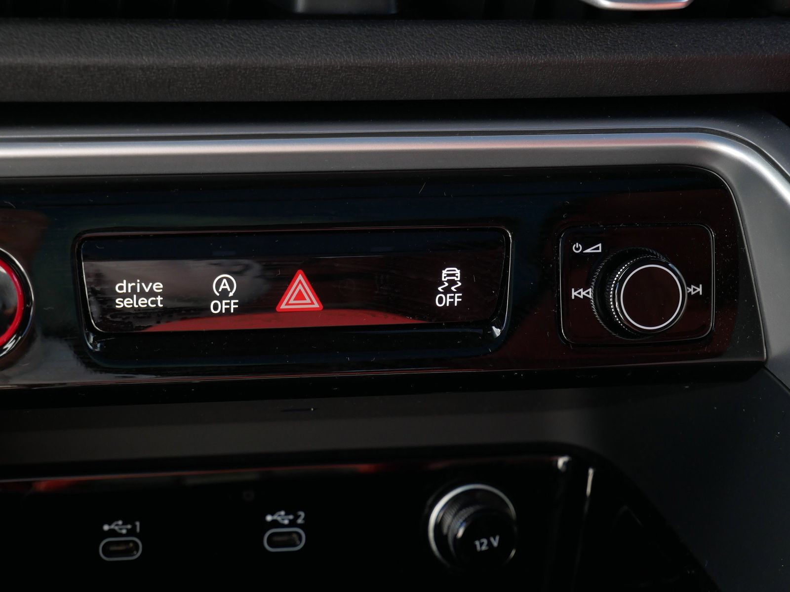 Thumbnail: 2025 Audi SQ5 - 18