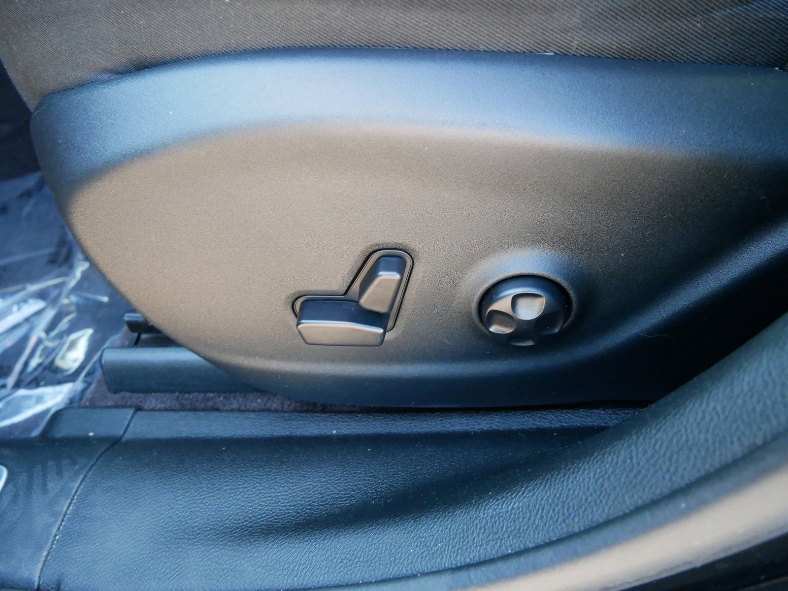 Thumbnail: 2019 Jeep Cherokee - 19