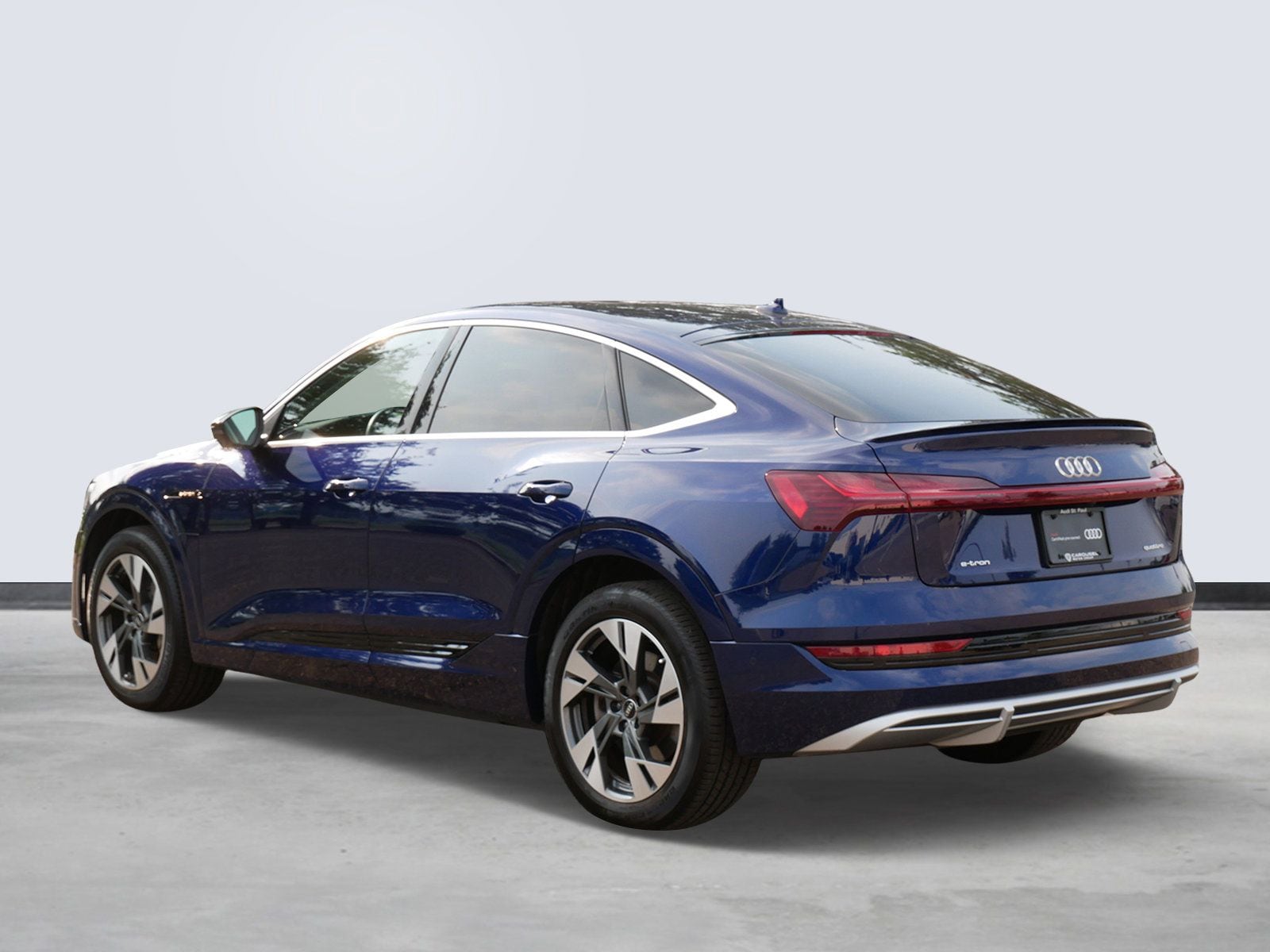 Thumbnail: 2022 Audi e-tron S - 3