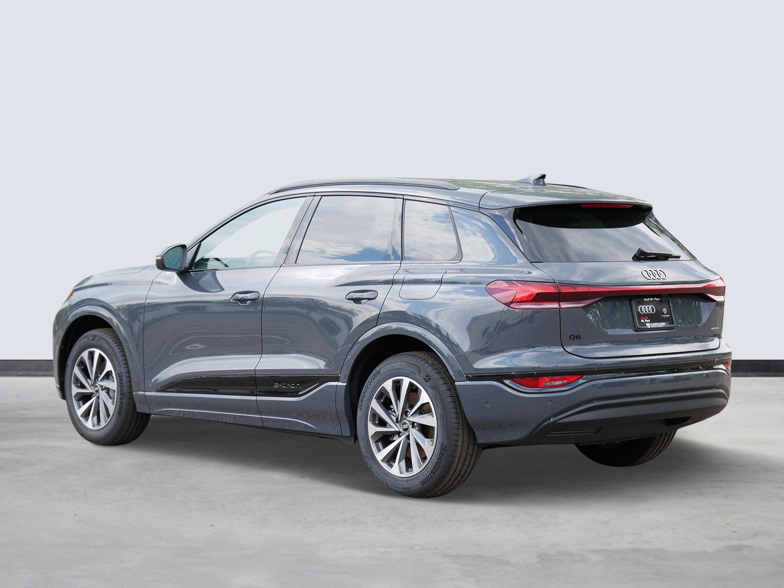 Thumbnail: 2025 Audi Q6 e-tron - 3